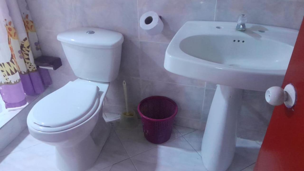 Canadian House Tolu Room photo